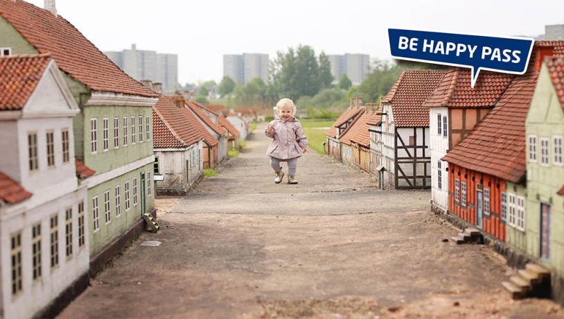 Den historiske miniby med be happy pass