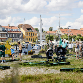 Minigolf om sommeren i Kanalbyen